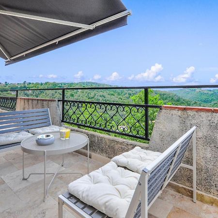 Awesome Apartment In Saint-Jeannet With Kitchen エクステリア 写真